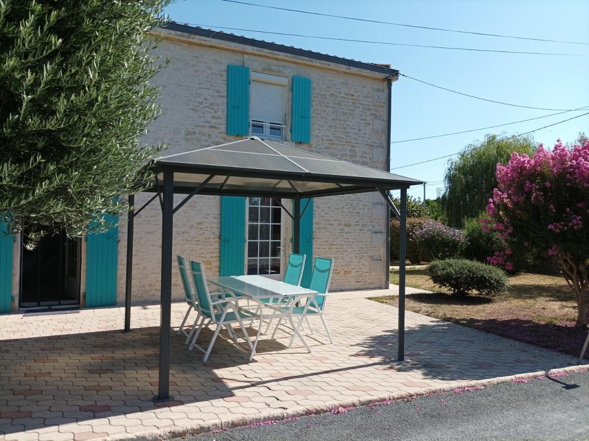 Le Logis De Lange Apt Les Aigrettes Saint-Hilaire-la-Palud エクステリア 写真